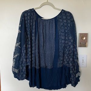 Free People flowy blouse with balloon sleeve! Navy Blue. Size L. LNC.